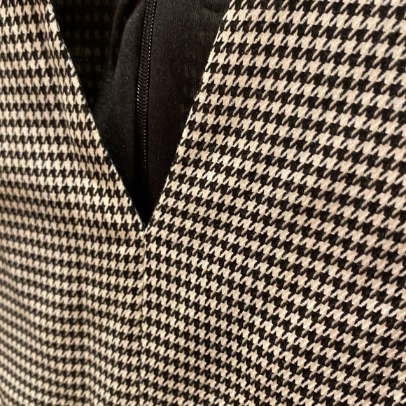 Nice dress 10 - Picture 3 of 8